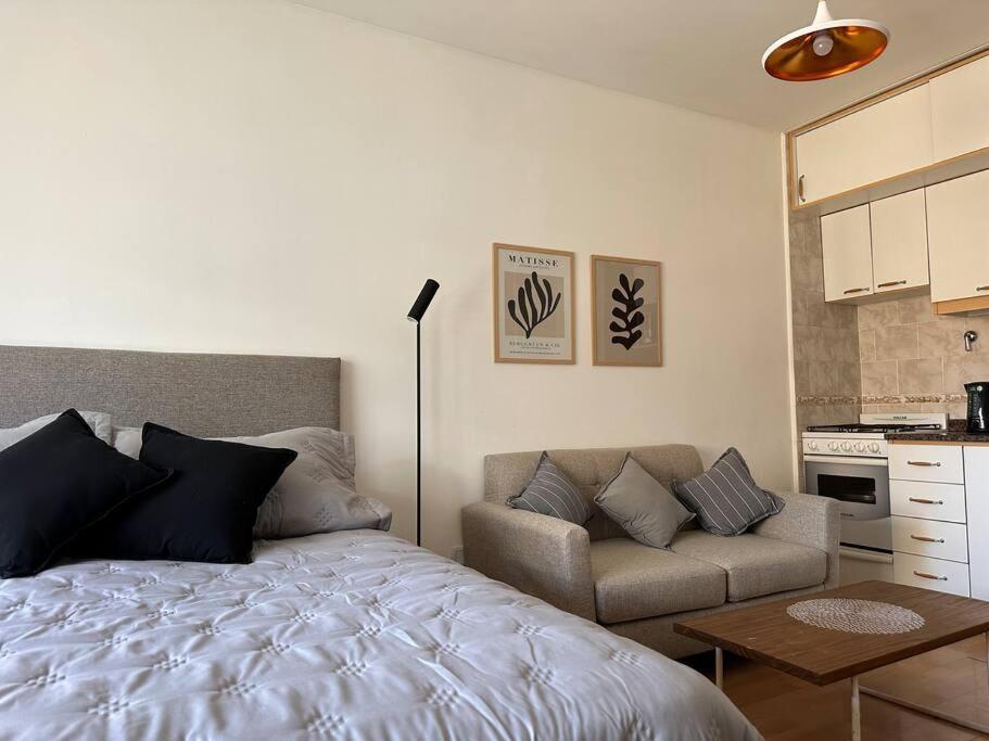 Apartamento Charming & Comfy Almagro Gem: Balcony ~ Double Bed