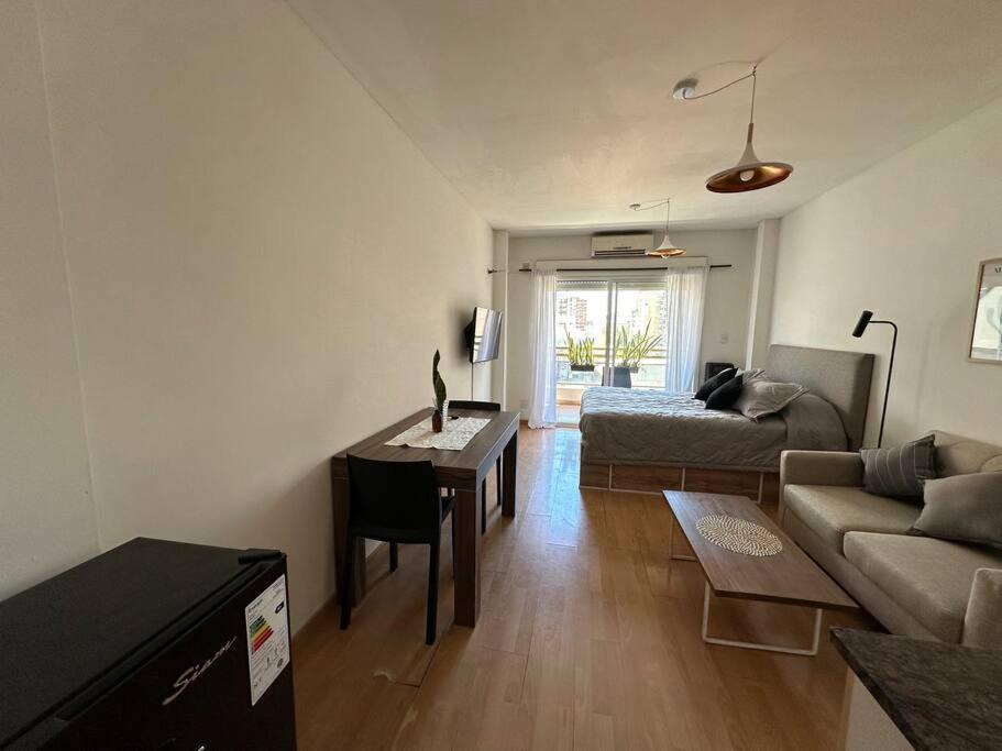 Charming & Comfy Almagro Gem: Balcony ~ Double Bed Apartamento