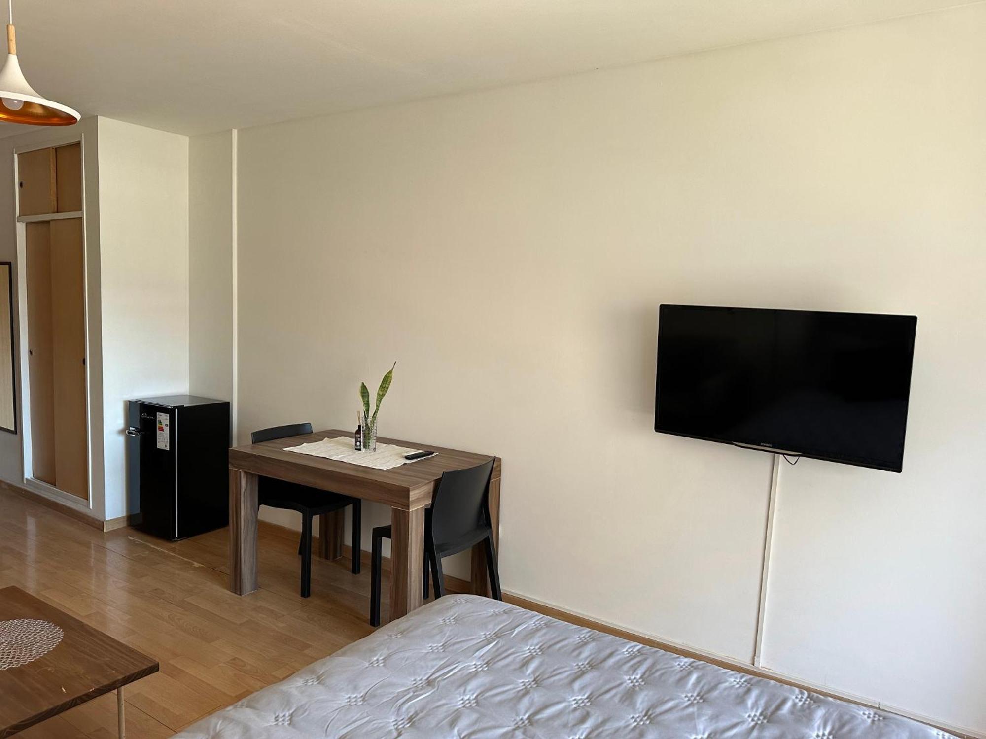 Charming & Comfy Almagro Gem: Balcony ~ Double Bed * Buenos Aires