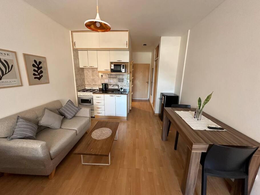 Apartamento Charming & Comfy Almagro Gem: Balcony ~ Double Bed